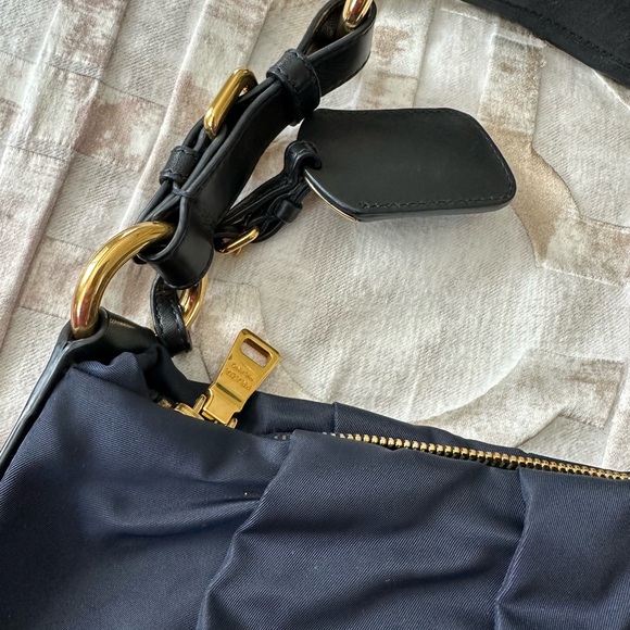 Stunning Prada vinyl blue bag. Comes with a dust bag - Picture 6 of 11